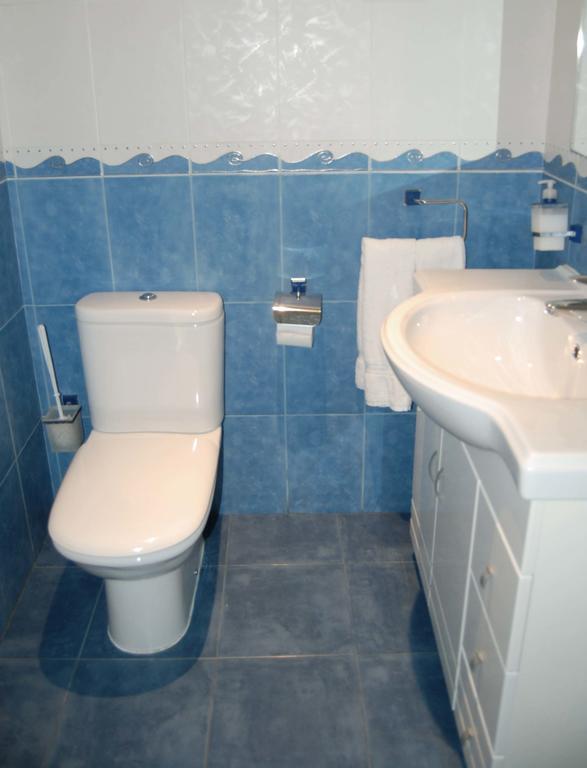 Hostal Los Claveles Torrejón de Ardoz Extérieur photo