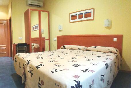 Hostal Los Claveles Torrejón de Ardoz Chambre photo